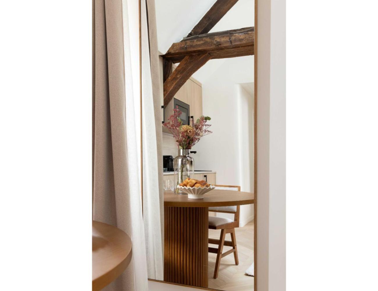 Elegant Apartment- 2br-6p- Le Marais * Paris
