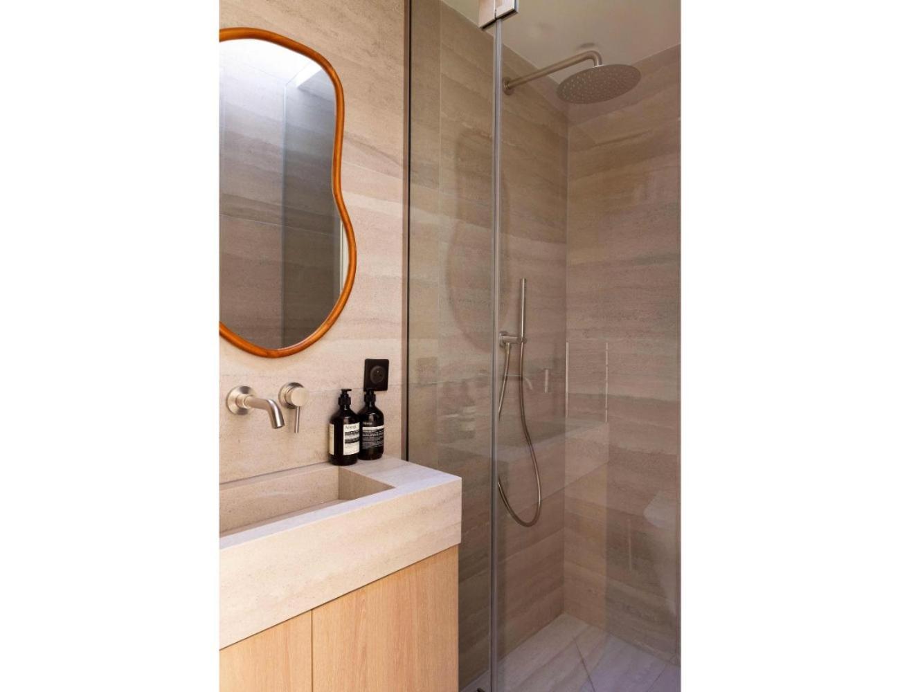 Elegant Apartment- 2br-6p- Le Marais * Parijs